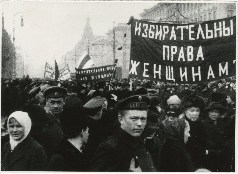 Demonstration für das Wahlrecht der Frauen in Russland, 1917.